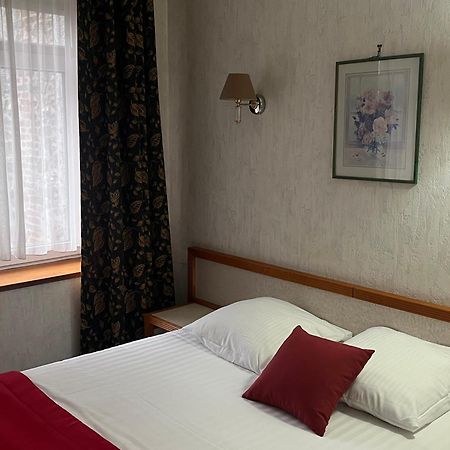 Hotel Val Saint Hilaire Givet Exterior photo
