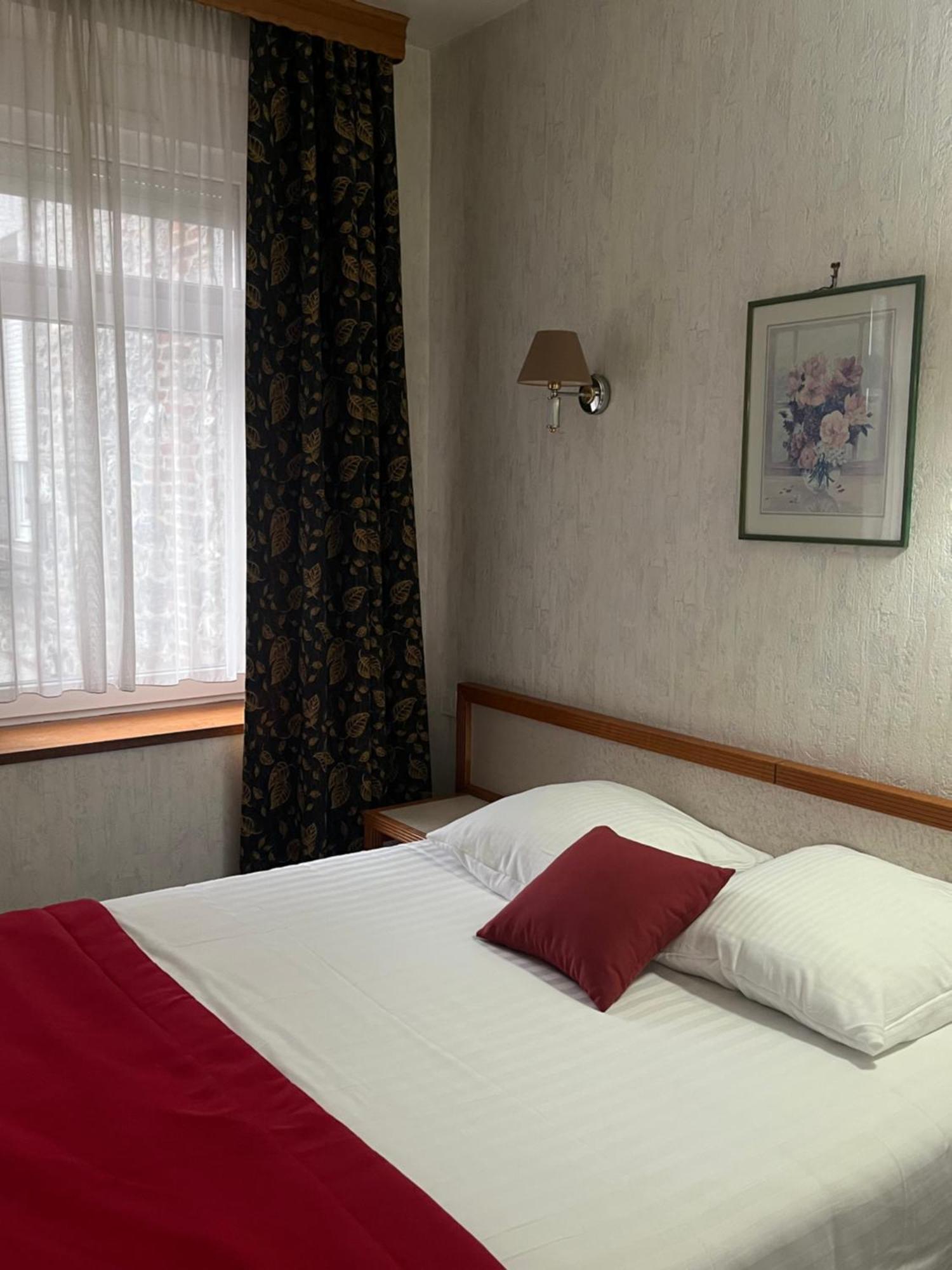 Hotel Val Saint Hilaire Givet Exterior photo